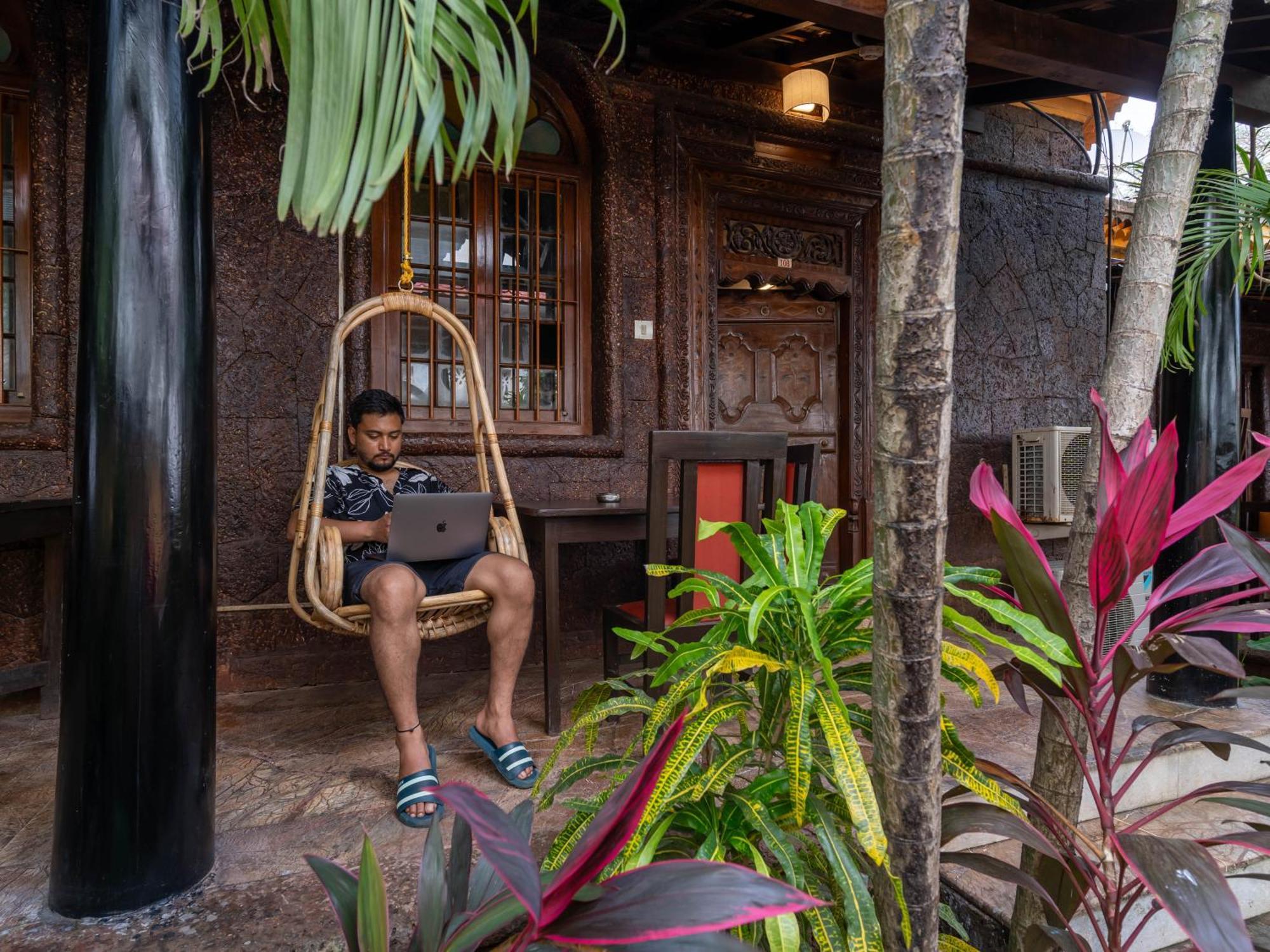 Madpackers Goa Anjuna - Bunks, Rooms, Community Exterior foto