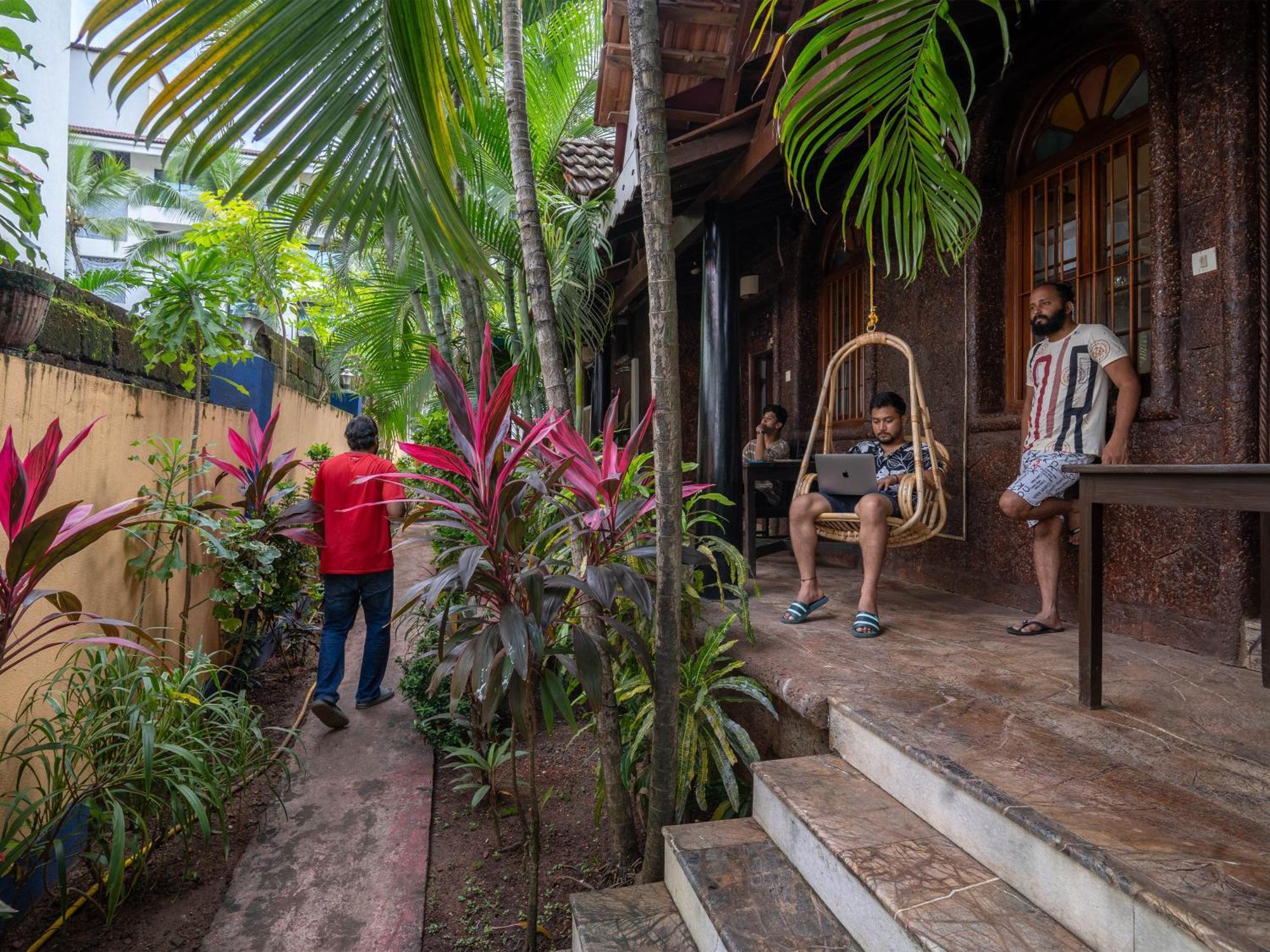 Madpackers Goa Anjuna - Bunks, Rooms, Community Exterior foto