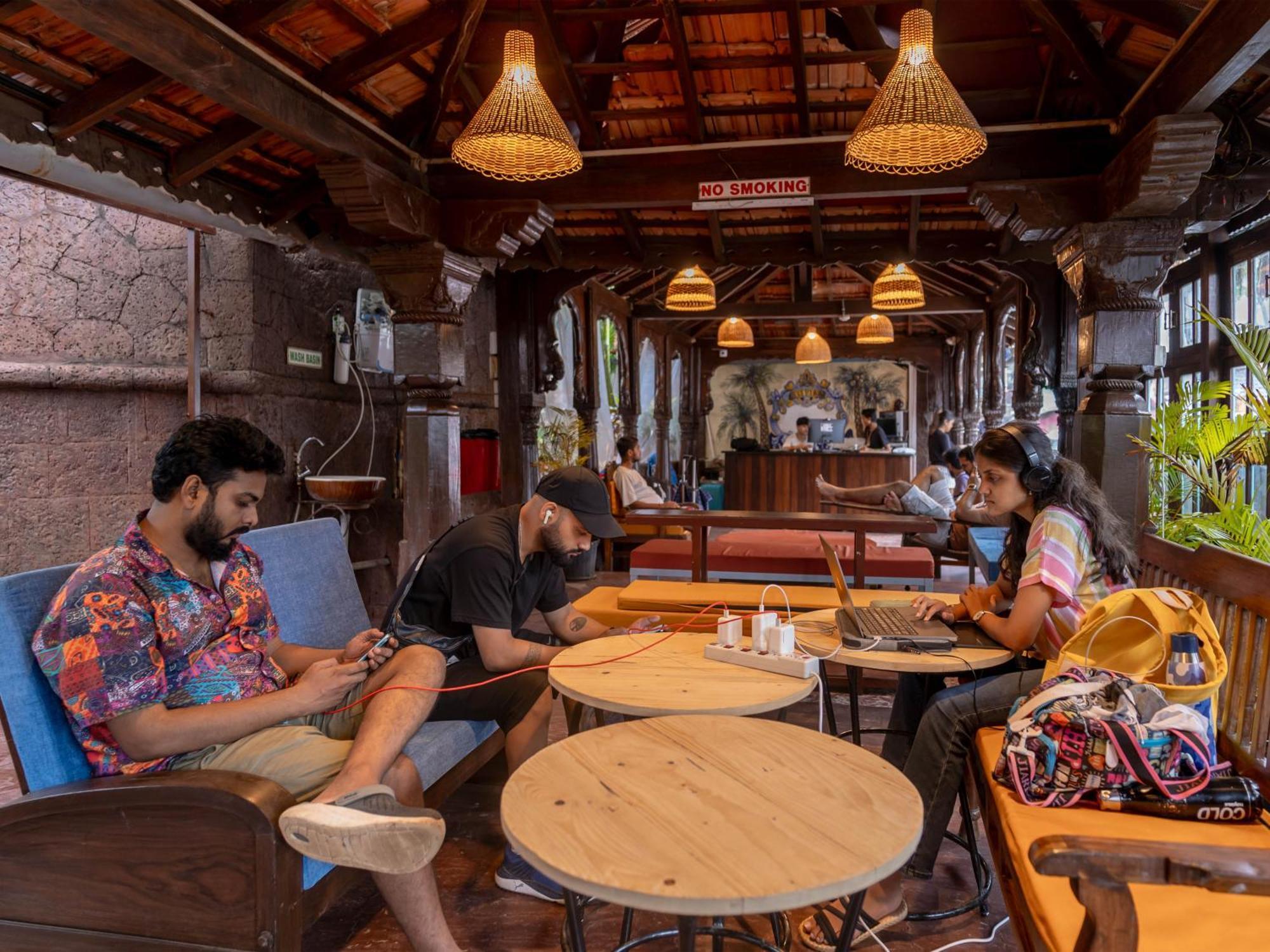 Madpackers Goa Anjuna - Bunks, Rooms, Community Exterior foto